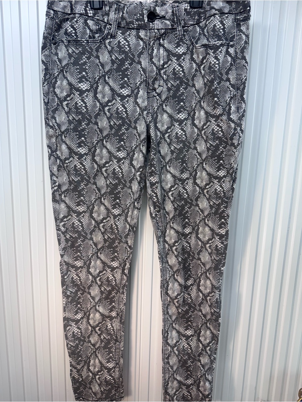 Seven Jeans size 12 Women’s Snake Print Skinny Pants - Gray fall